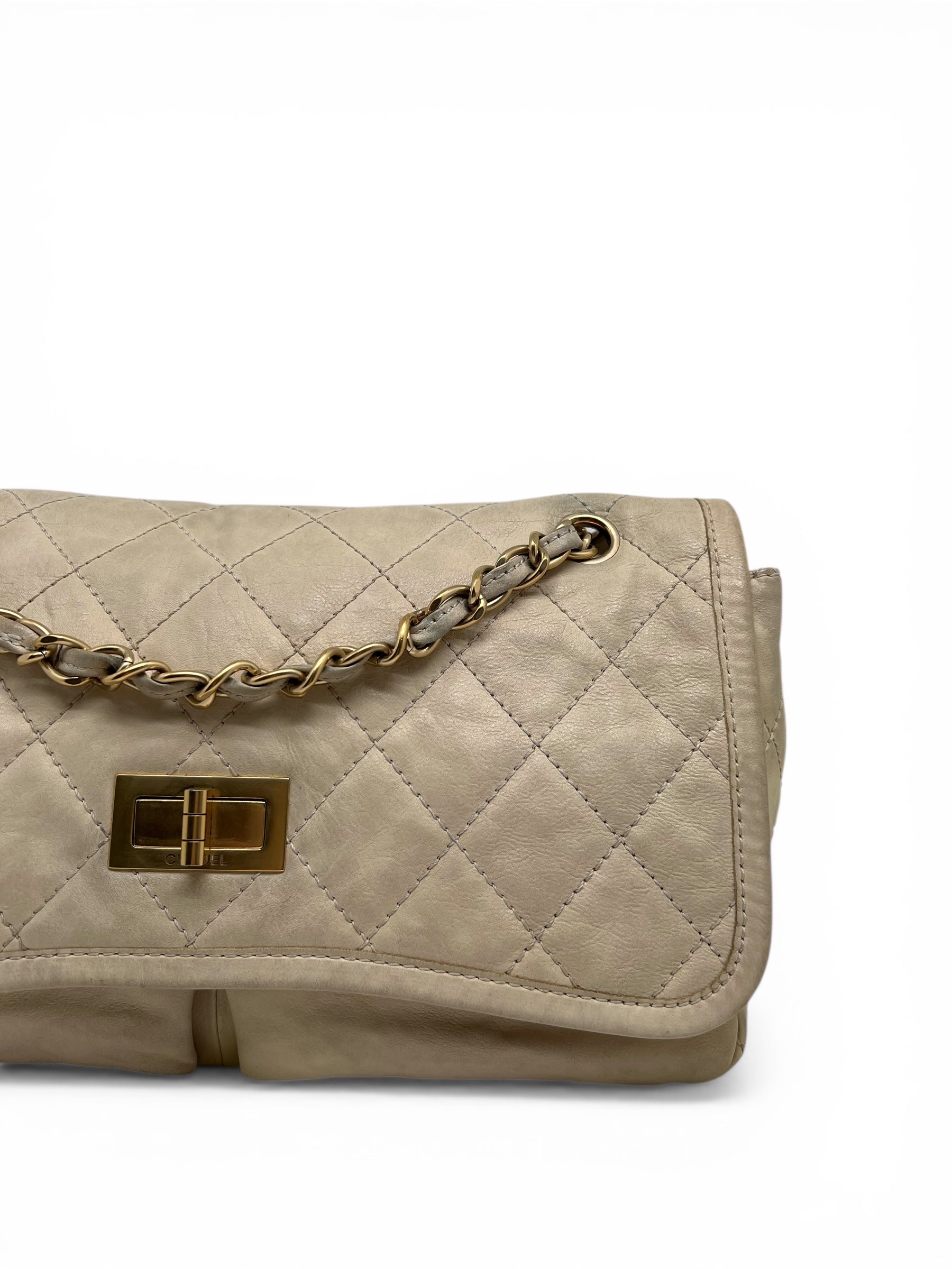 Sac Chanel 2.55 Cuir Beige Matelassé Fermoir Doré | Les Folies d’Eugénie