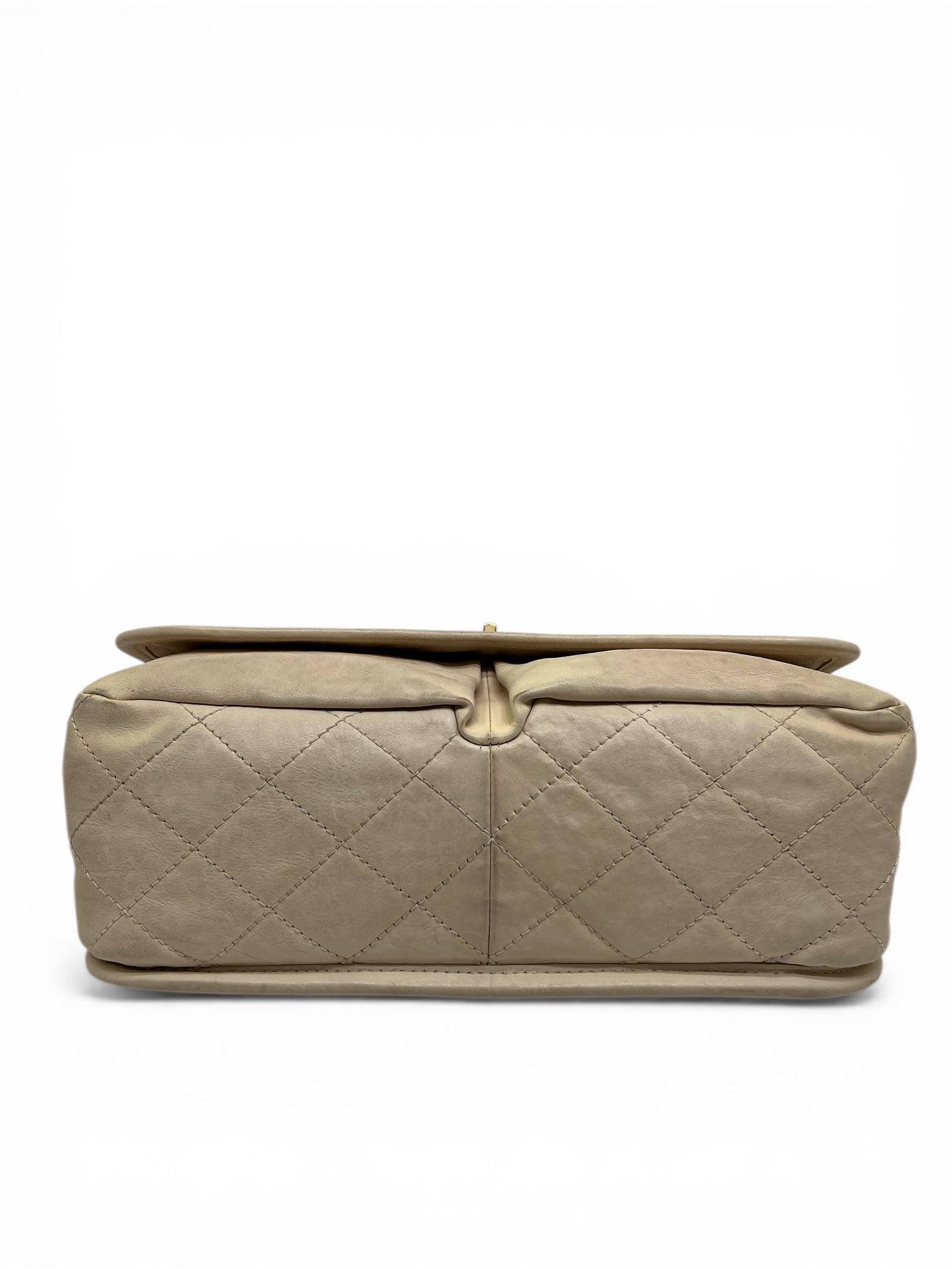 Sac Chanel 2.55 Cuir Beige Matelassé Fermoir Doré | Les Folies d’Eugénie