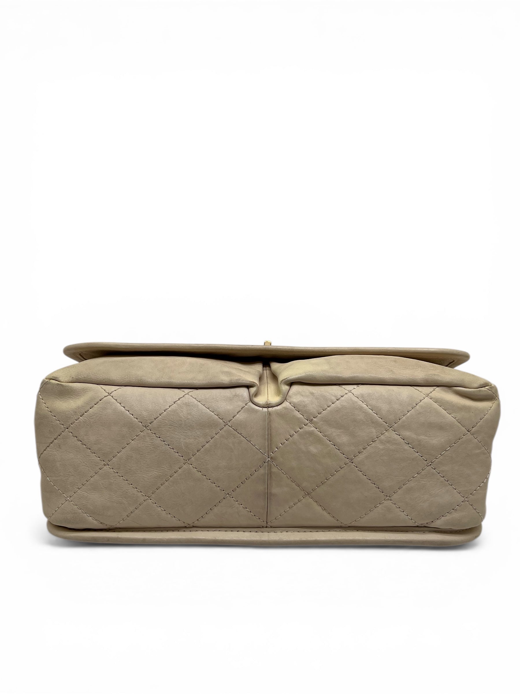 Sac Chanel 2.55 Cuir Beige Matelassé Fermoir Doré | Les Folies d’Eugénie