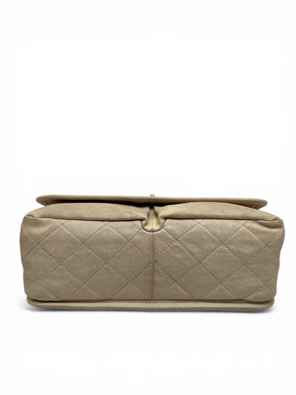 Sac Chanel 2.55 Cuir Beige Matelassé Fermoir Doré | Les Folies d’Eugénie