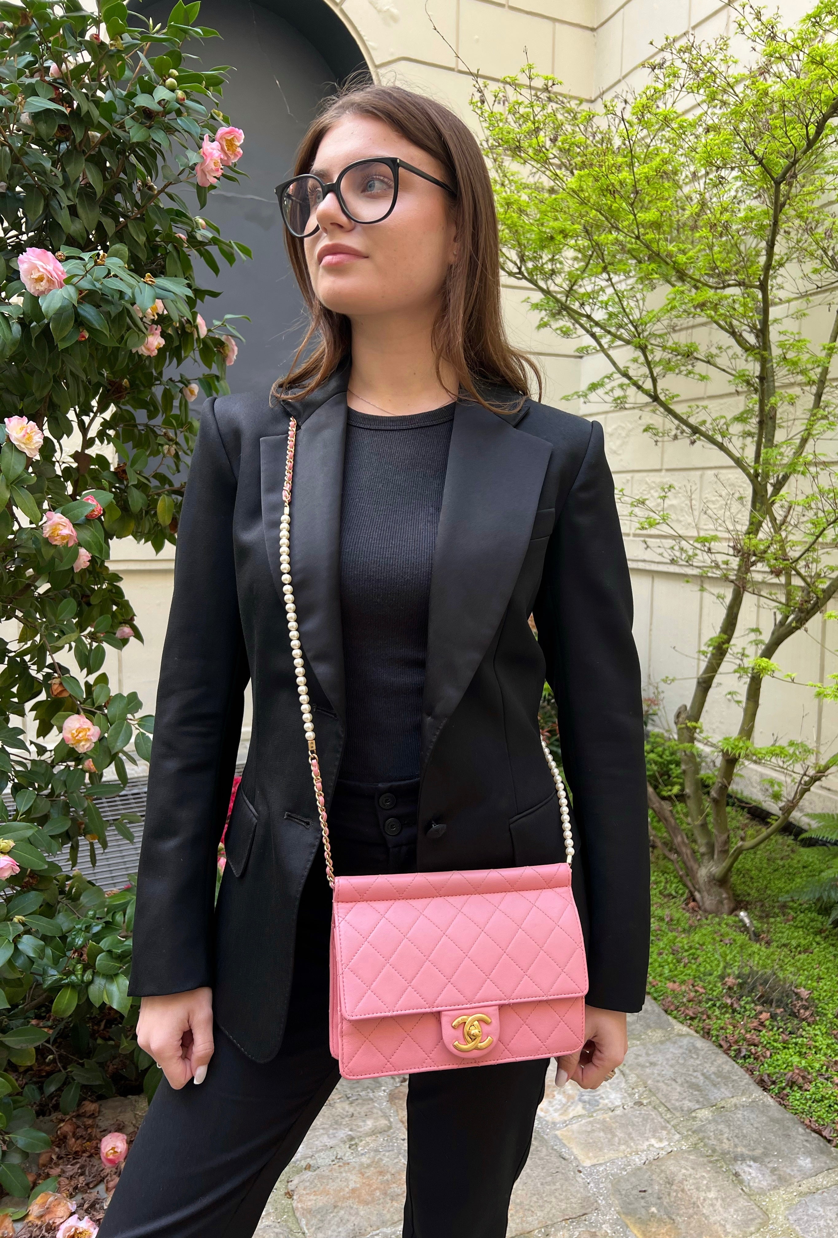 Chanel Sac à Rabat Rose Bandoulière en Perles | Les Folies d’Eugénie