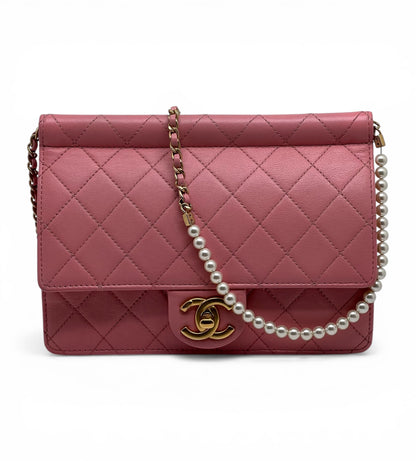Chanel Sac à Rabat Rose Bandoulière en Perles | Les Folies d’Eugénie