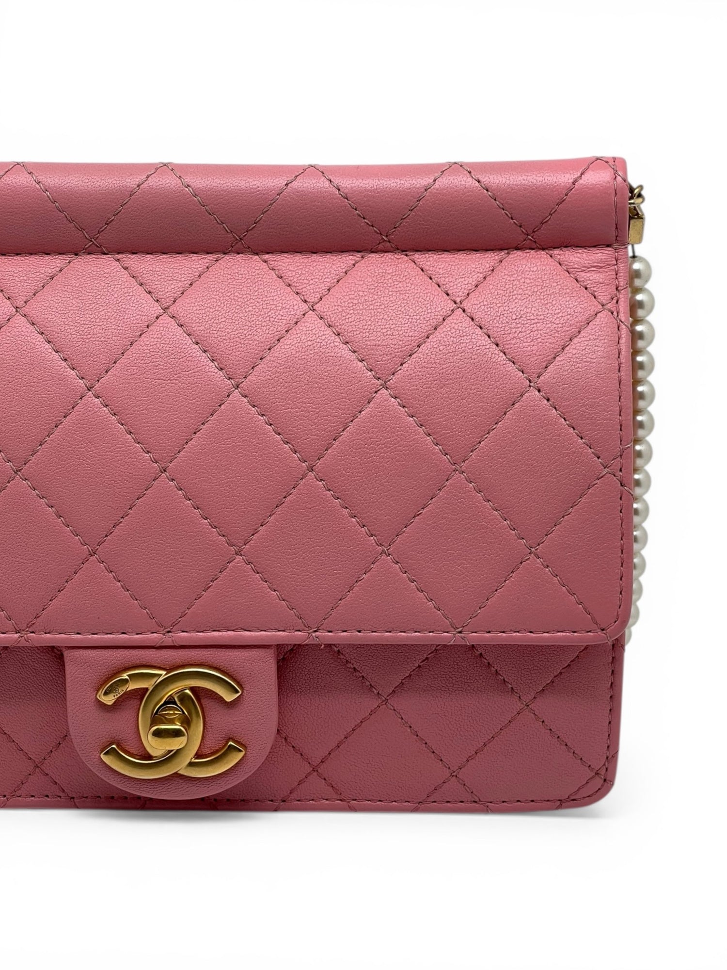 Chanel Sac à Rabat Rose Bandoulière en Perles | Les Folies d’Eugénie