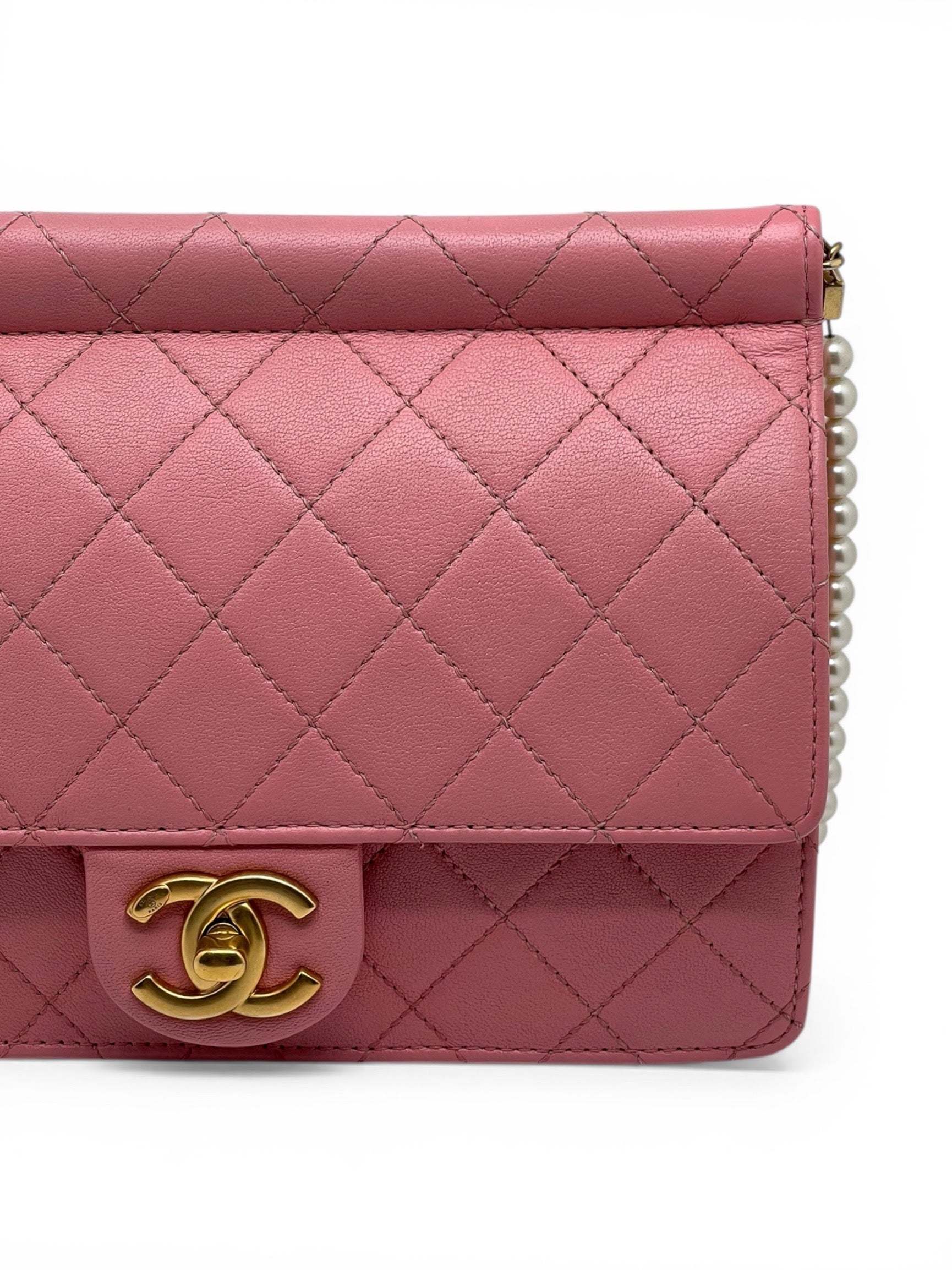 Chanel Sac à Rabat Rose Bandoulière en Perles | Les Folies d’Eugénie