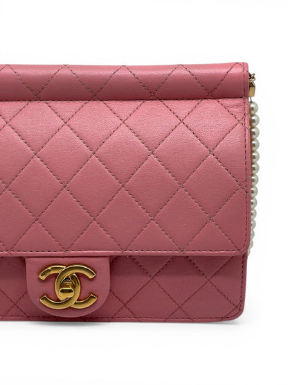 Chanel Sac à Rabat Rose Bandoulière en Perles | Les Folies d’Eugénie