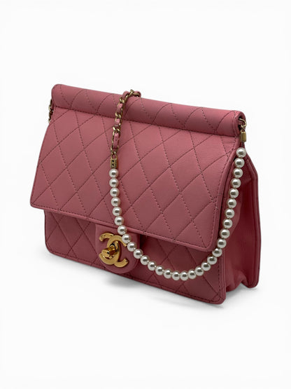 Chanel Sac à Rabat Rose Bandoulière en Perles | Les Folies d’Eugénie