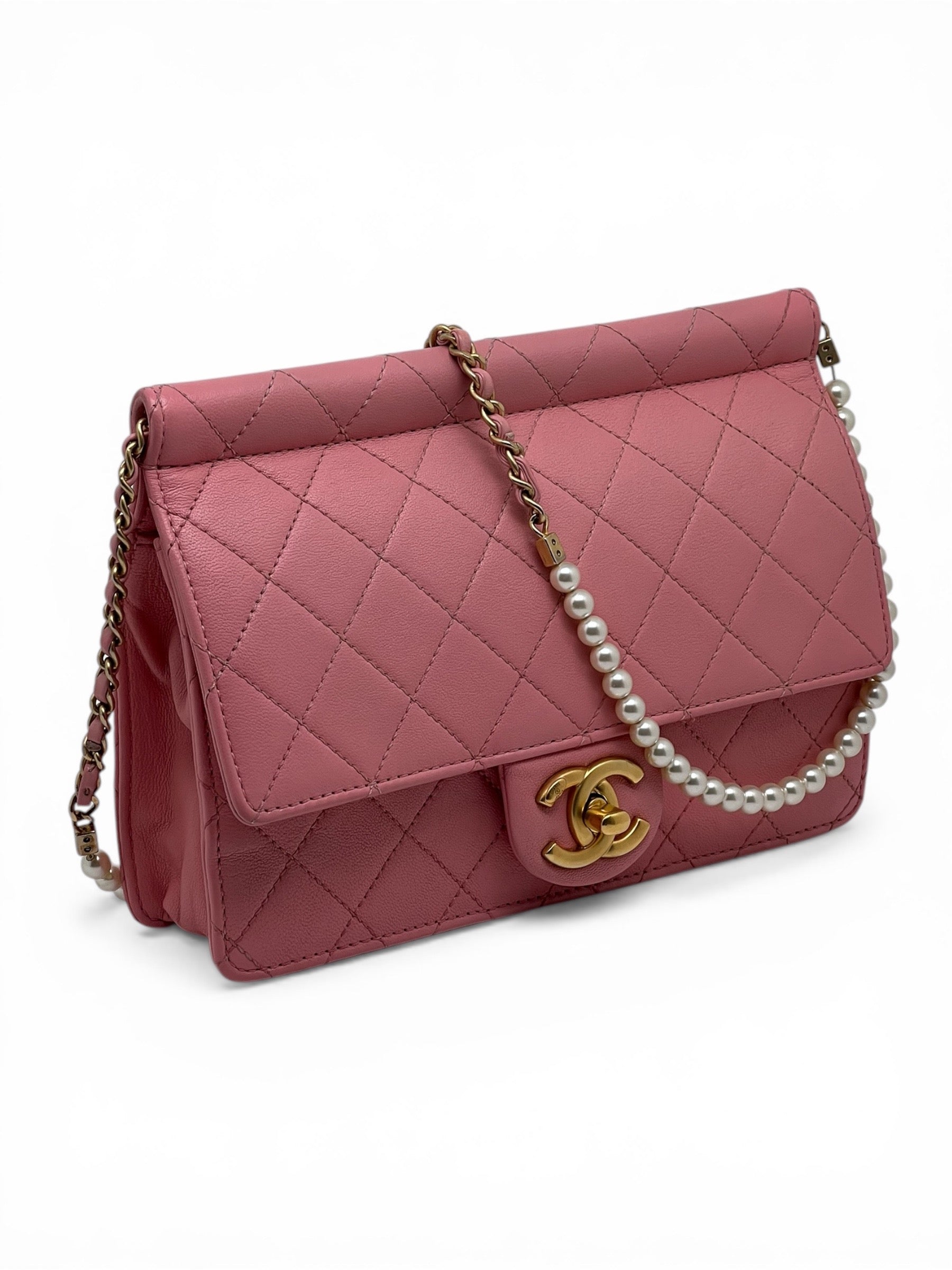 Chanel Sac à Rabat Rose Bandoulière en Perles | Les Folies d’Eugénie