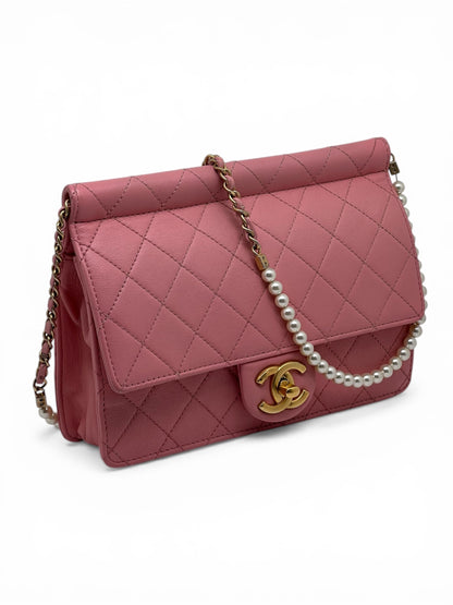 Chanel Sac à Rabat Rose Bandoulière en Perles | Les Folies d’Eugénie