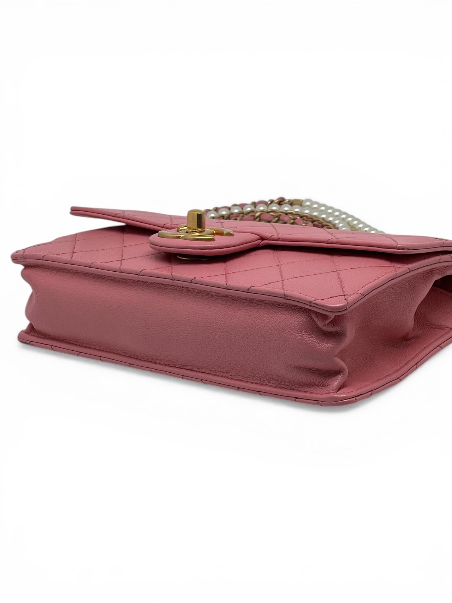 Chanel Sac à Rabat Rose Bandoulière en Perles | Les Folies d’Eugénie