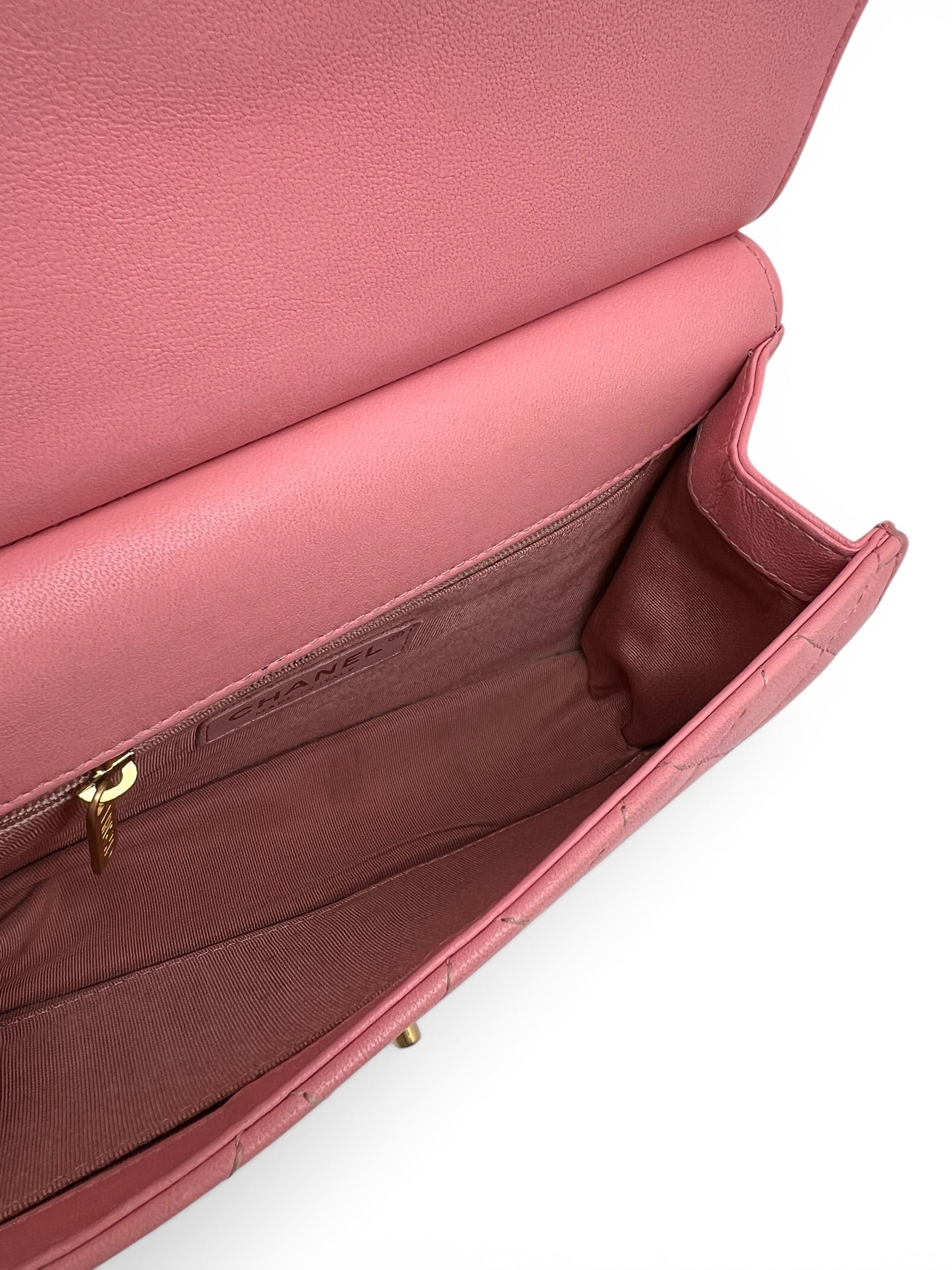 Chanel Sac à Rabat Rose Bandoulière en Perles | Les Folies d’Eugénie
