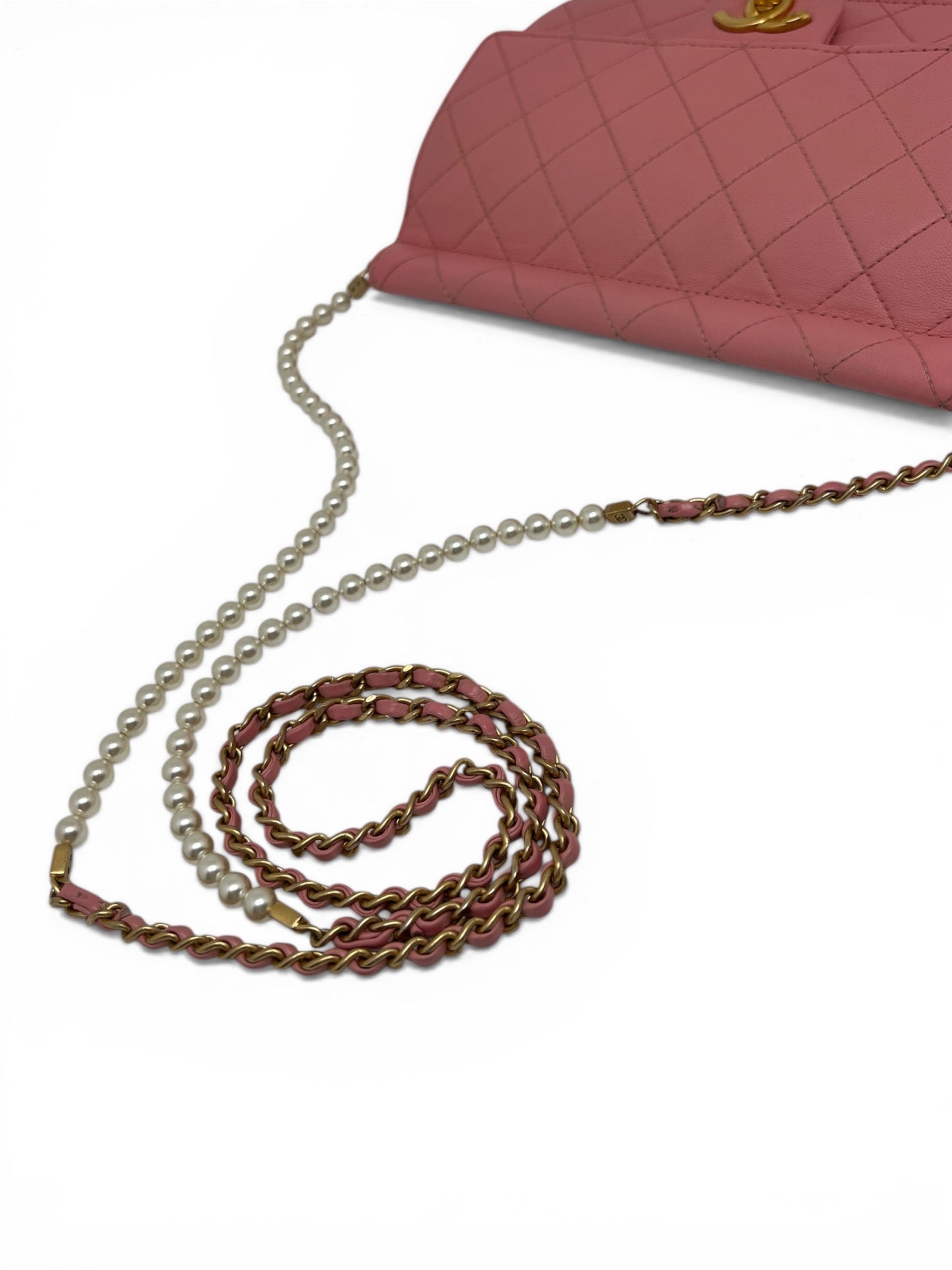 Chanel Sac à Rabat Rose Bandoulière en Perles | Les Folies d’Eugénie