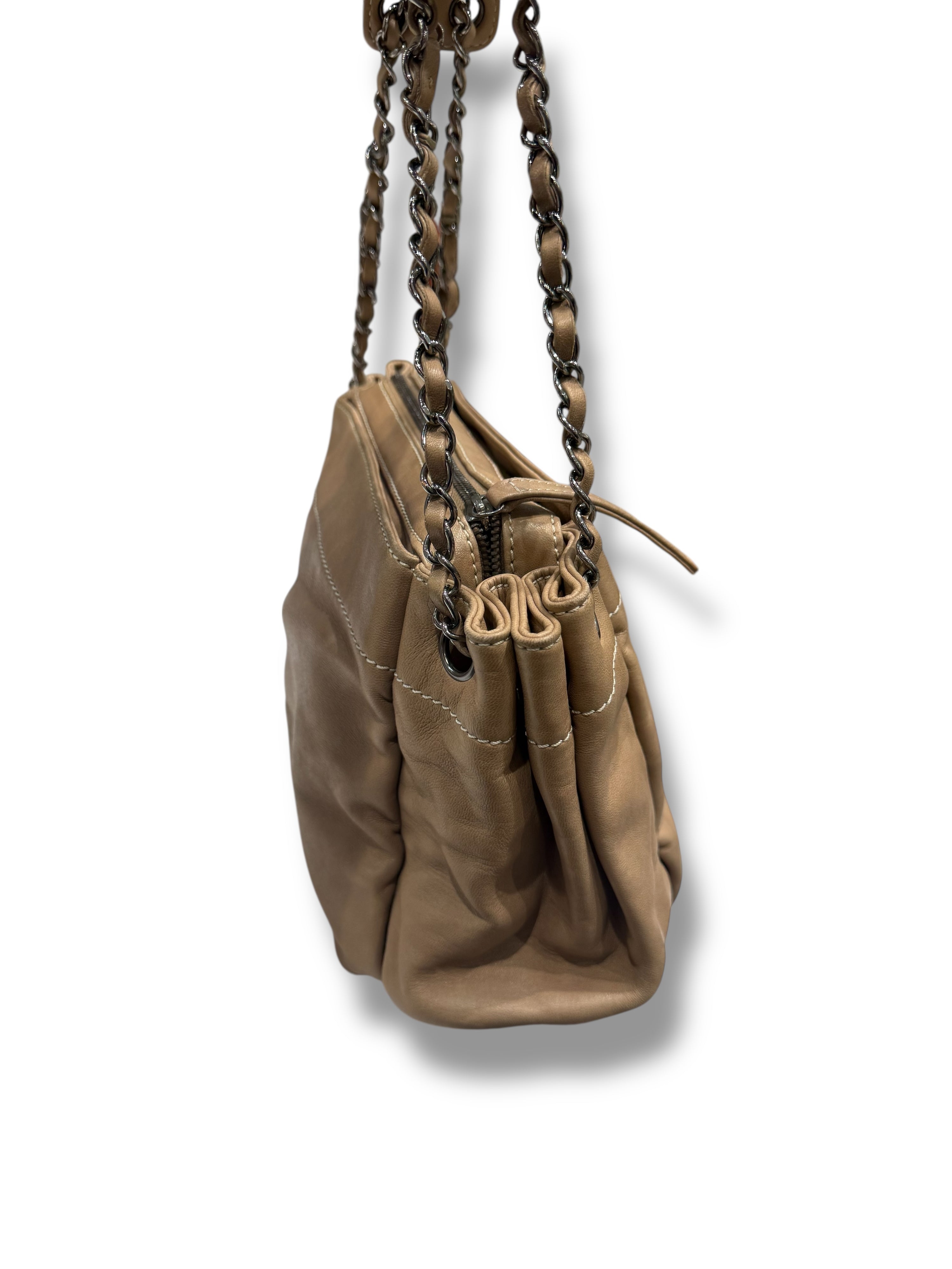 Chanel – Beigefarbene Accordion-Ledertasche
