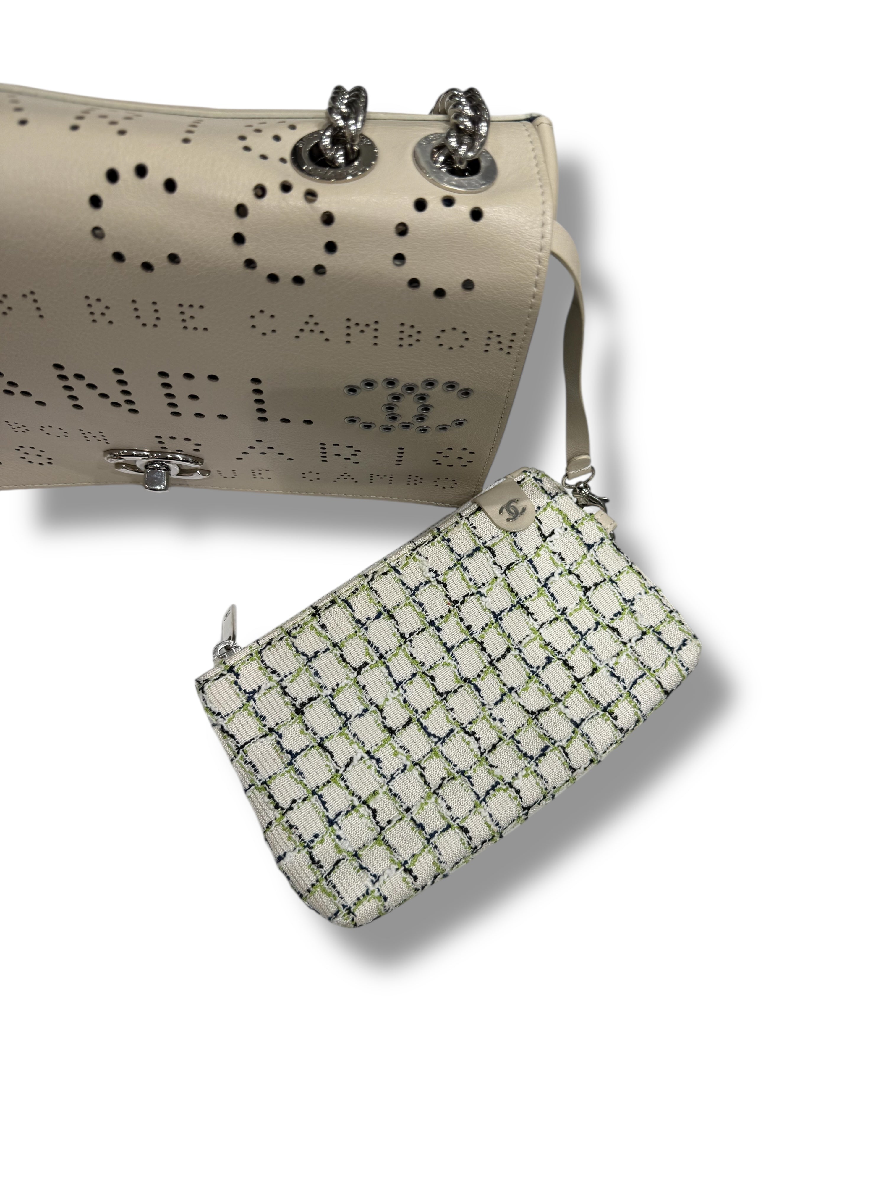 Chanel - Sac mademoiselle perforé écru