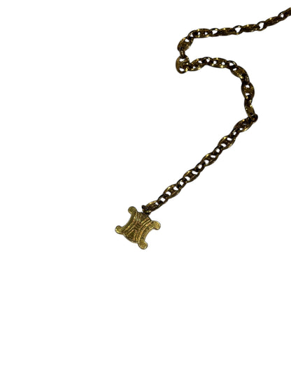 Céline - Goldene Triumphgürtel