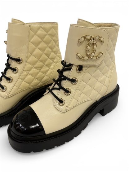 Chanel - Bottines matelassées et CC entrelacés cuir t.36