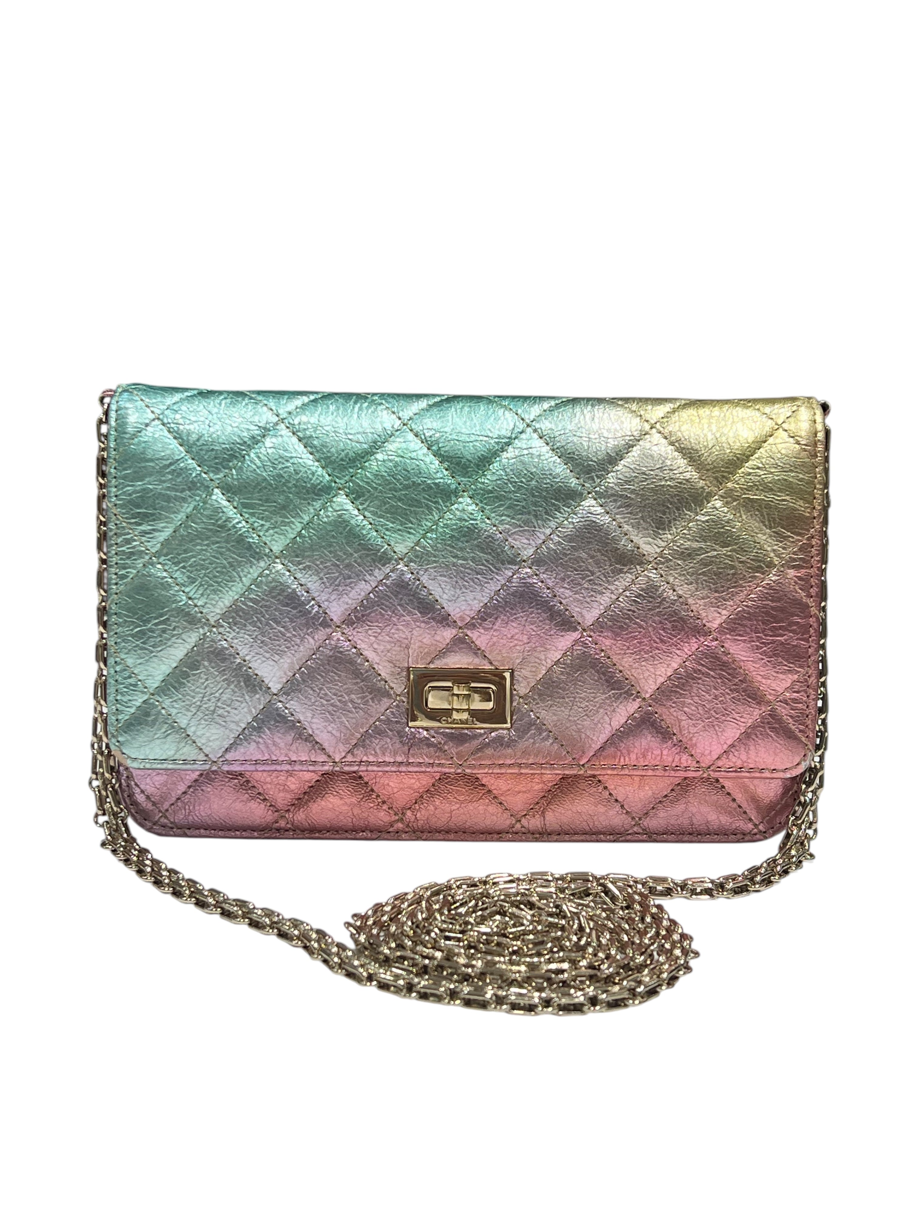 Chanel - Sac wallet on chain 2.55 irisé multicolore