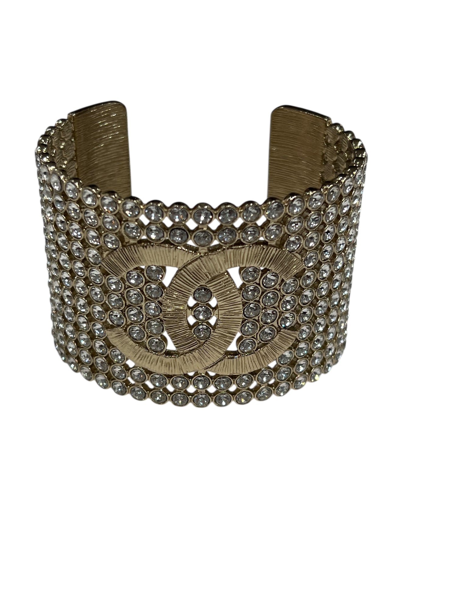 Chanel - manchette métal champagne brossé et strass 2023