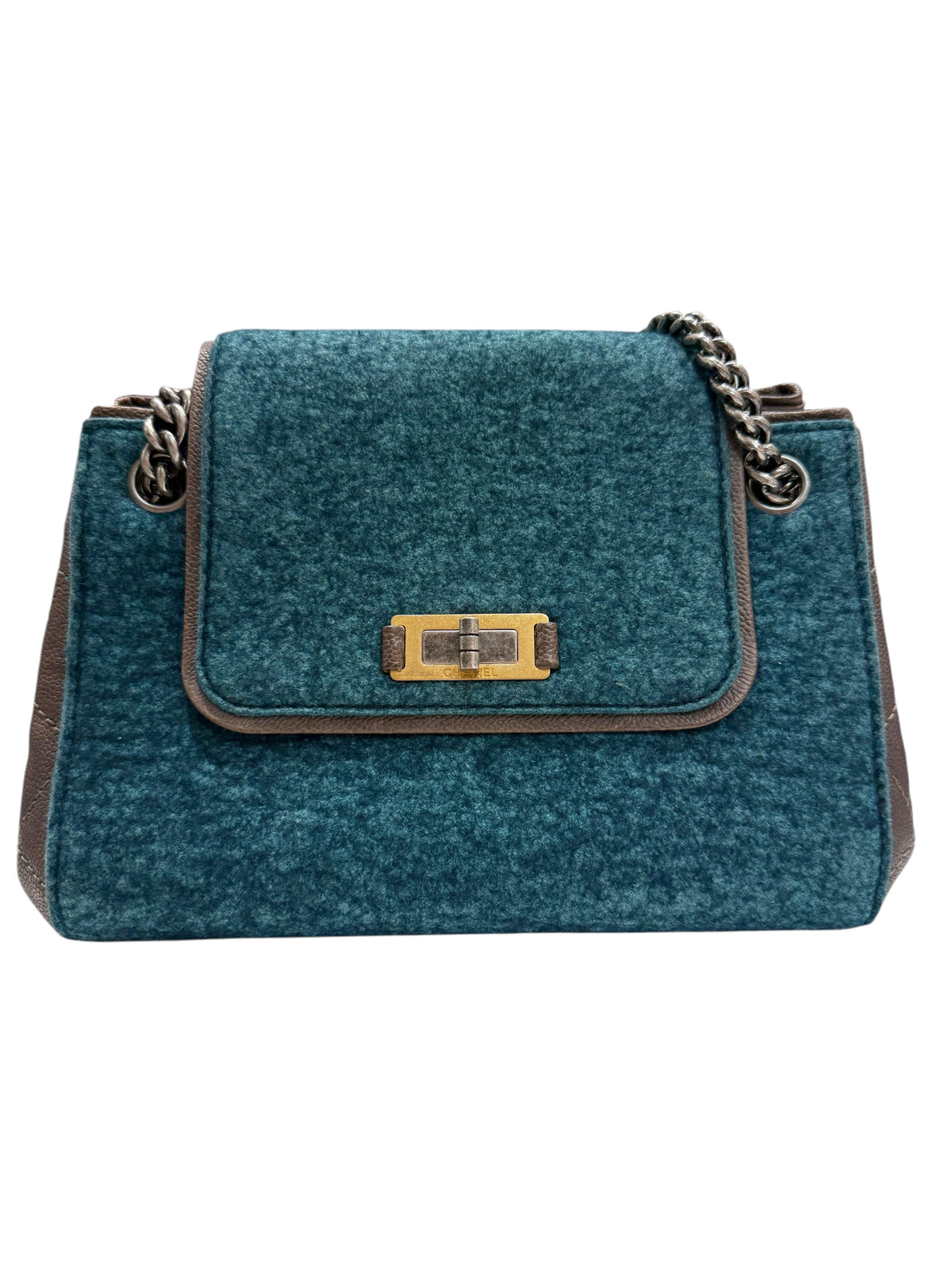Chanel Reissue 2.55 Medium – Laine bouclée bleu canard &amp; cuir chocolat