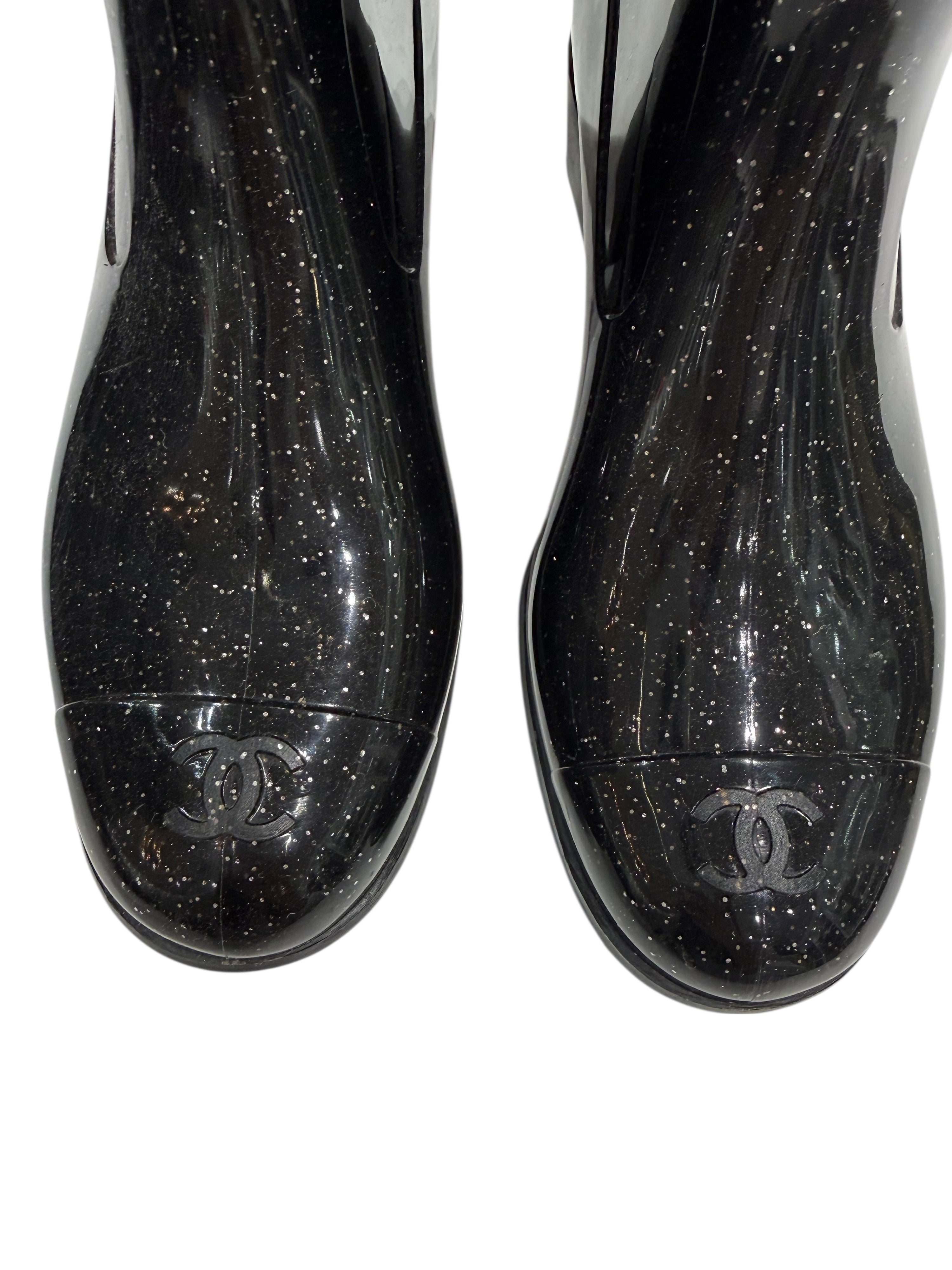 Chanel - Stivali da pioggia con glitter e camelia T38