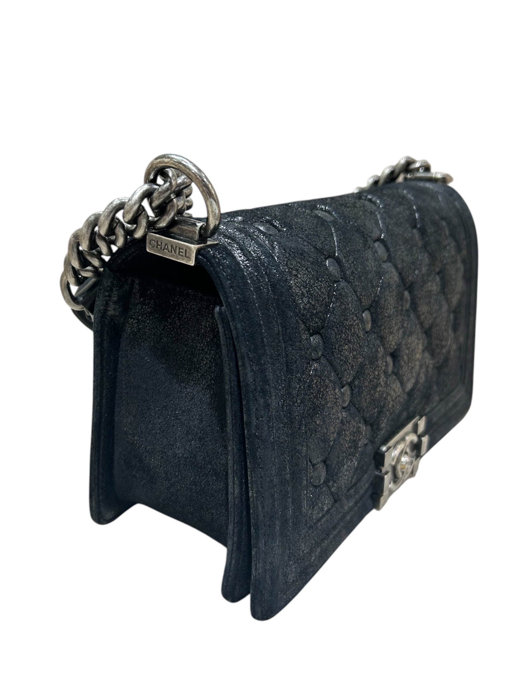 Chanel - Sac Boy Suédé matelassé
