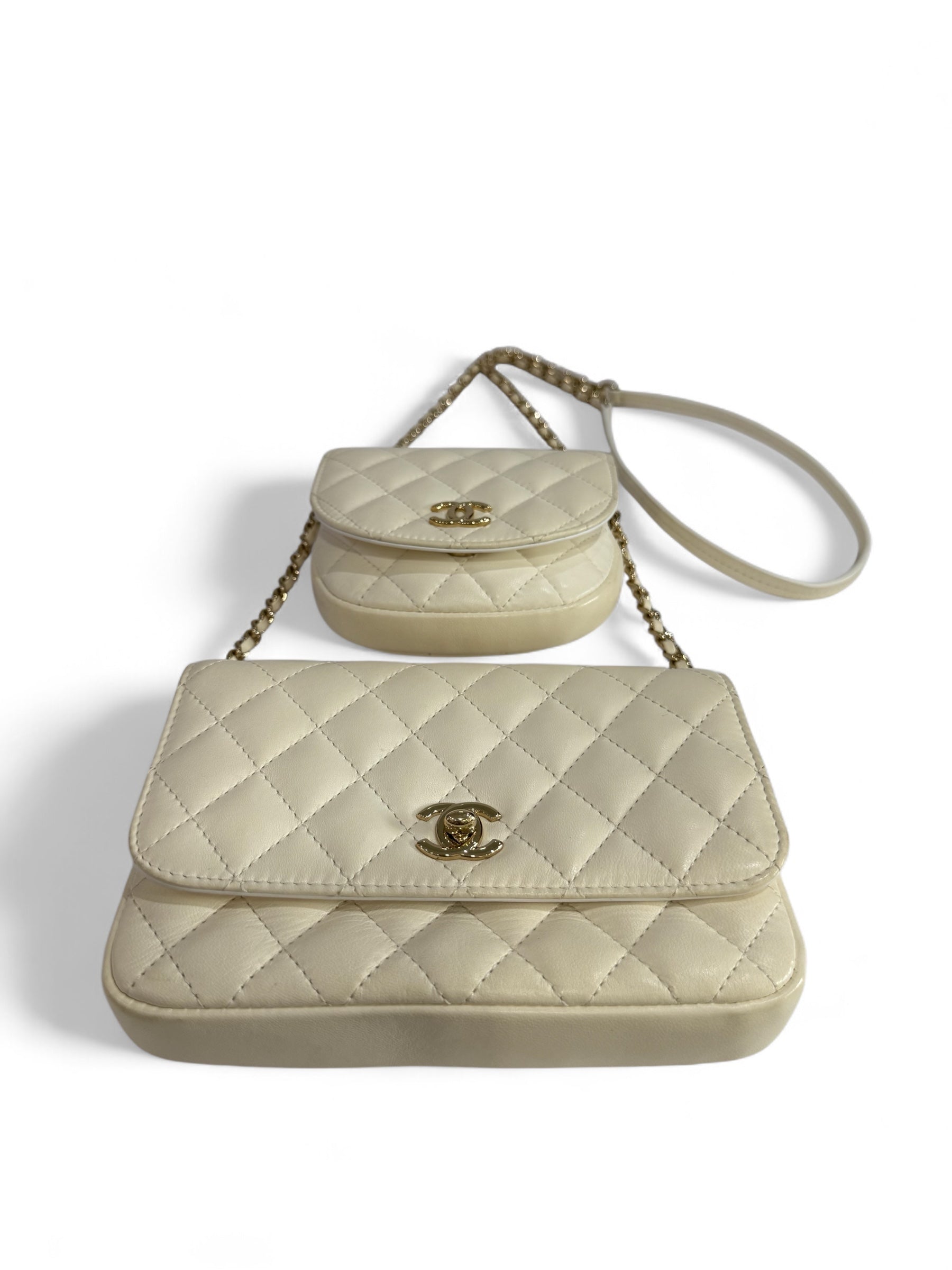 Chanel - Geldbeutel an Kette Multipochette