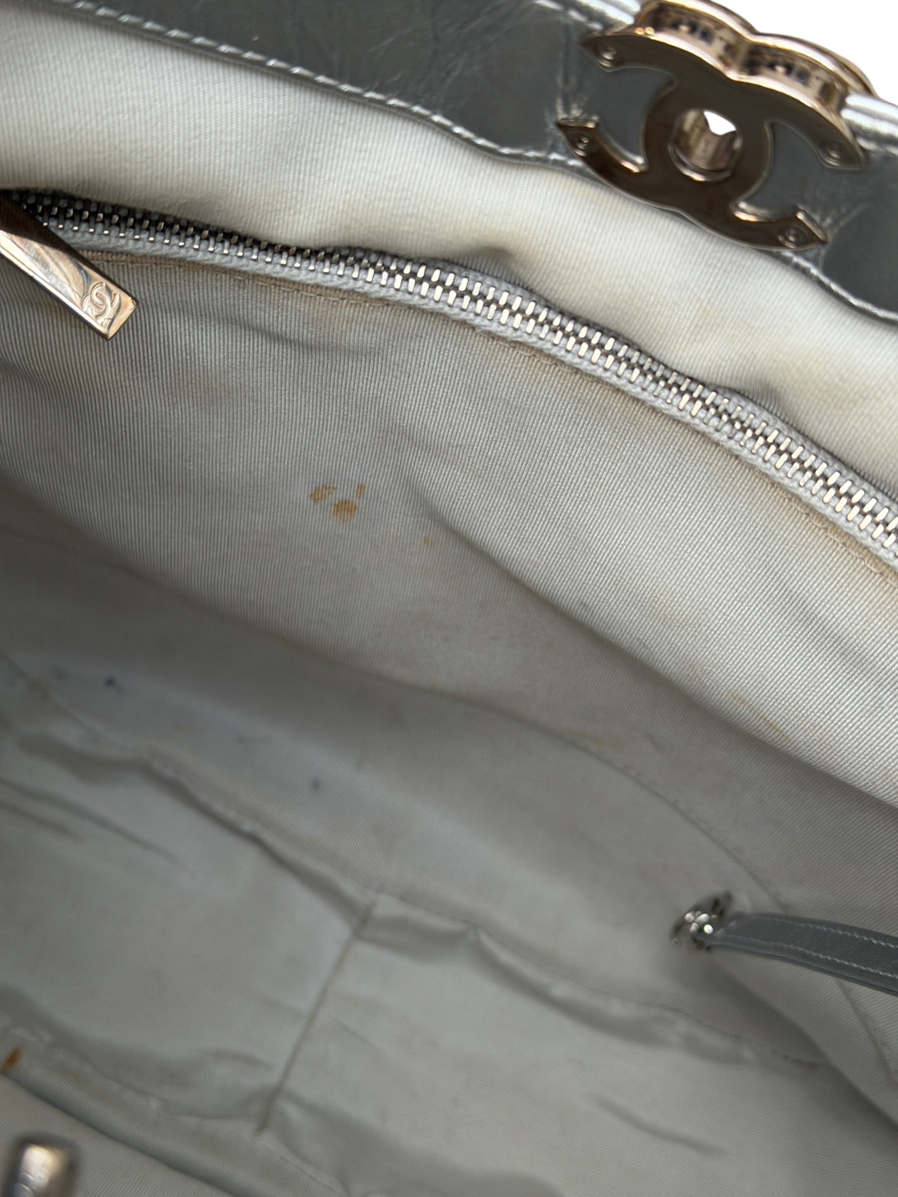 Chanel - Sac Hobo Argenté | Les Folies d’Eugénie