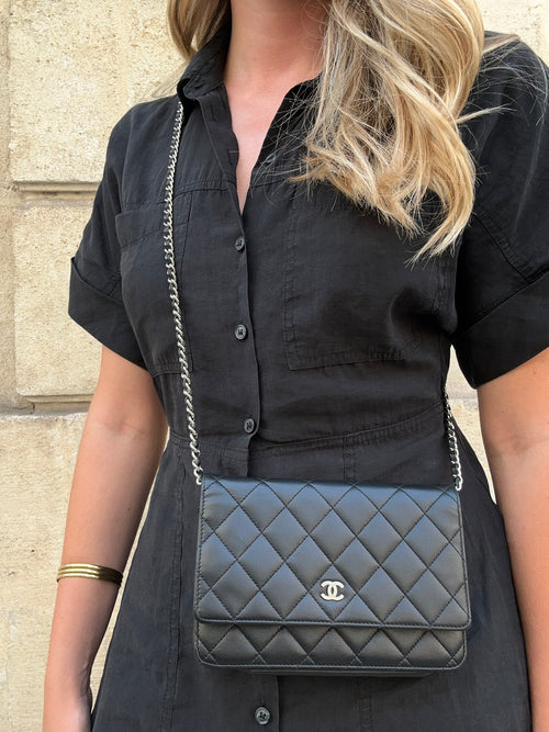 Chanel - Sac Wallet on chain noir finition argentée