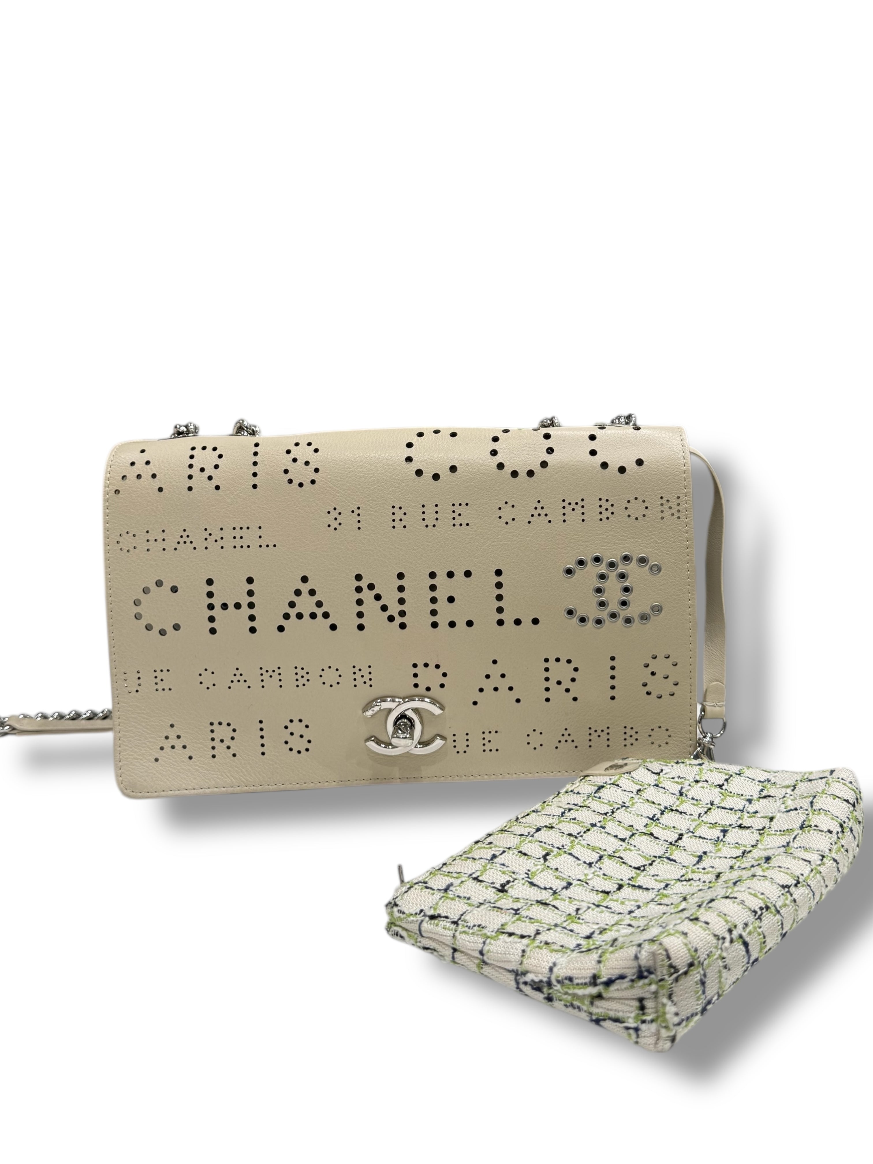 Chanel - Sac mademoiselle perforé écru