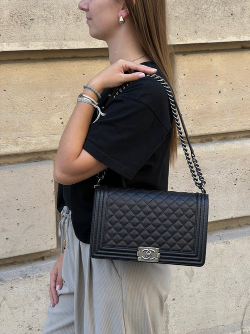 Chanel - Sac Boy cuir caviar noir