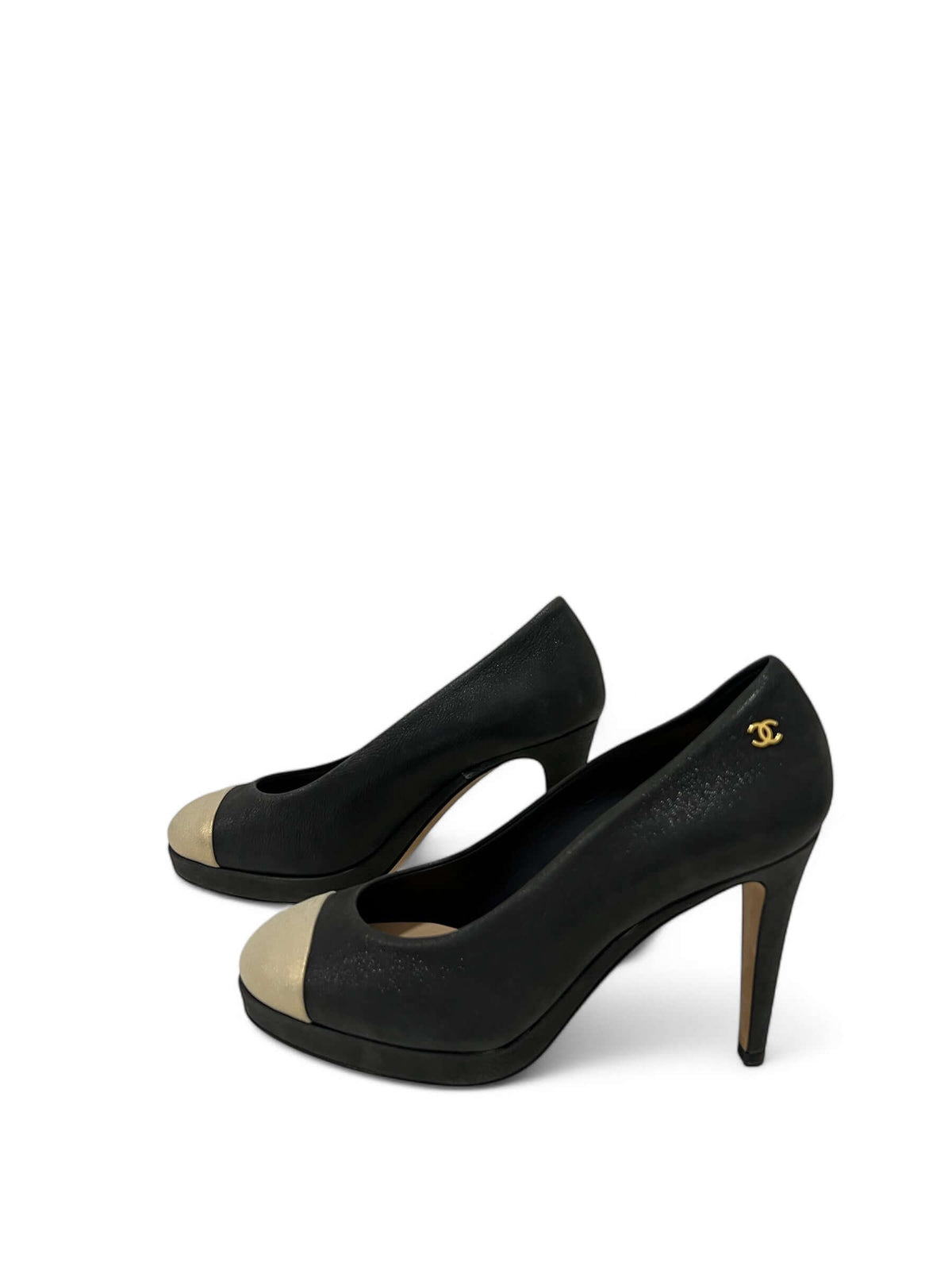Chanel - Goldene Pumps mit runder Spitze
