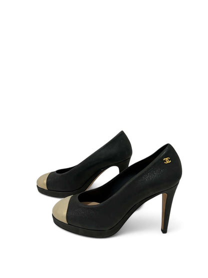 Chanel - Goldene Pumps mit runder Spitze