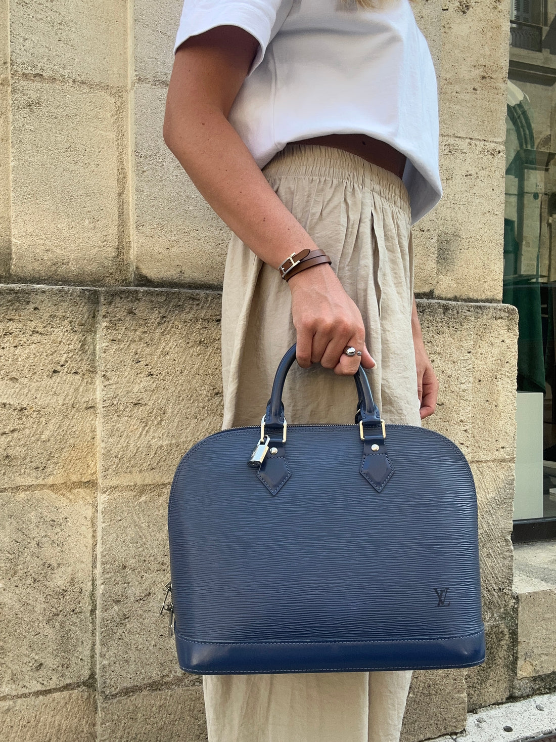 Louis Vuitton - Sac Alma MM cuir épi bleu marine