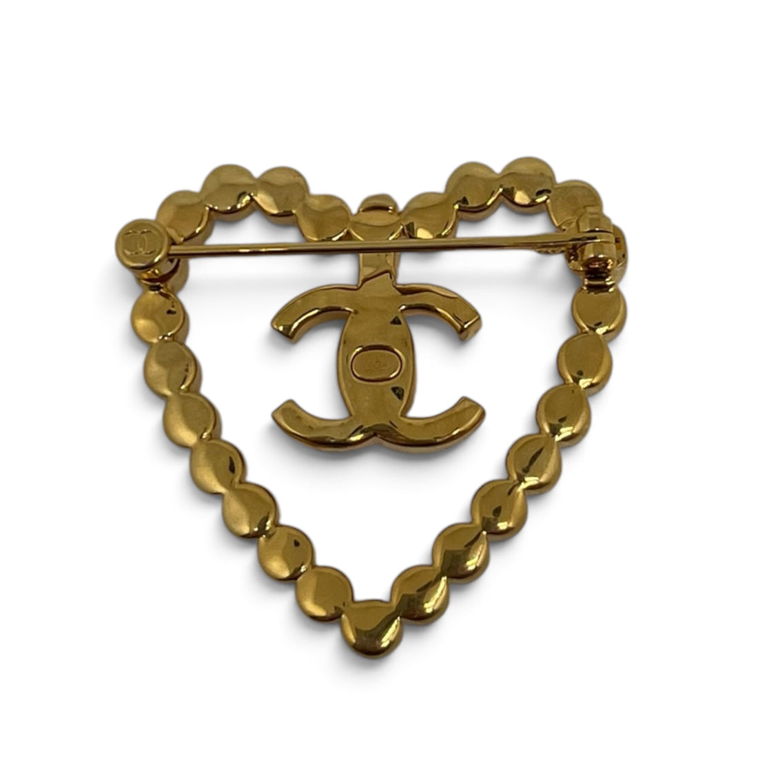 Chanel - Broche en strass cœur CC