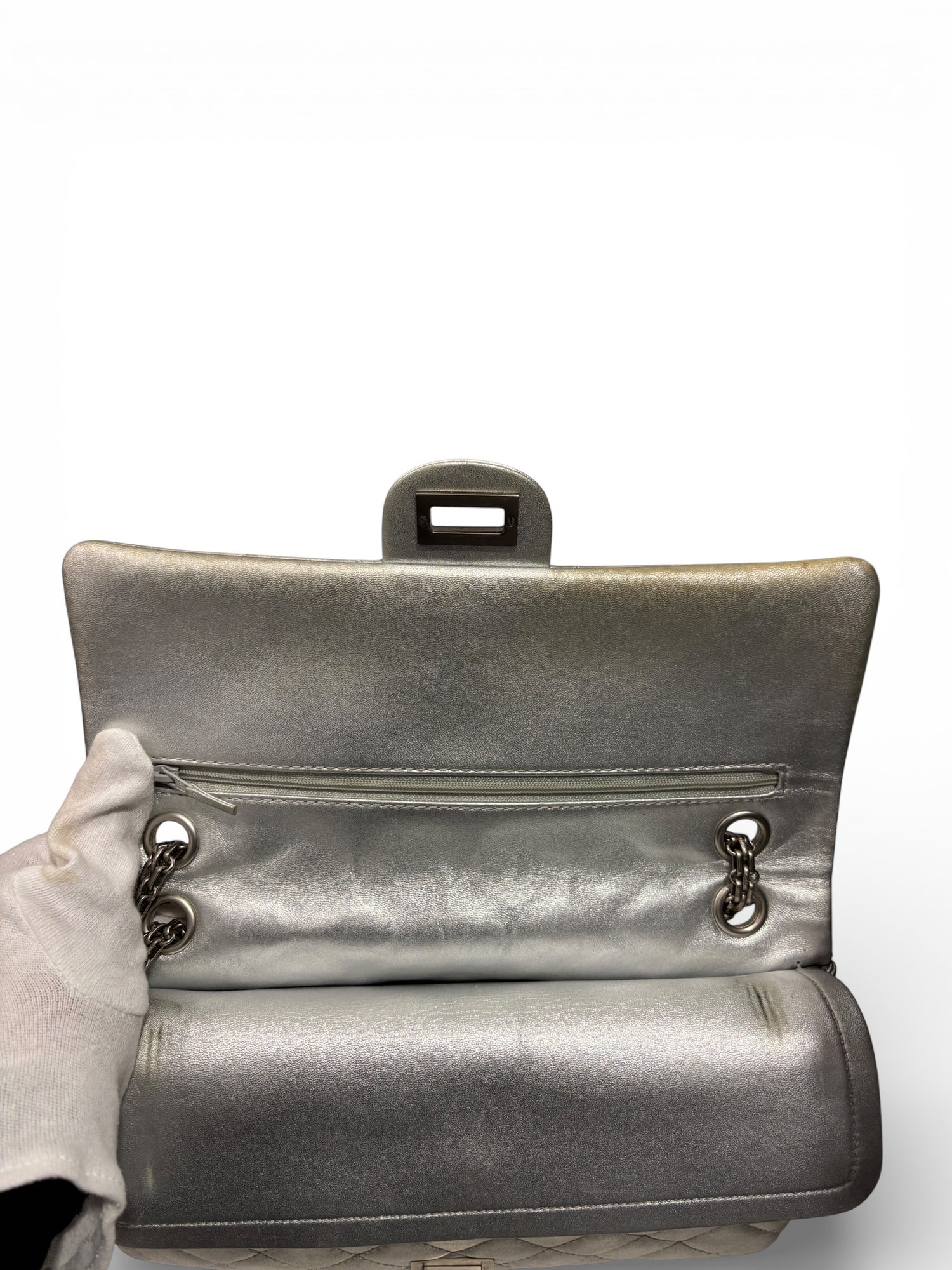 Chanel - Sac 2.55 Argenté | Les Folies d’Eugénie