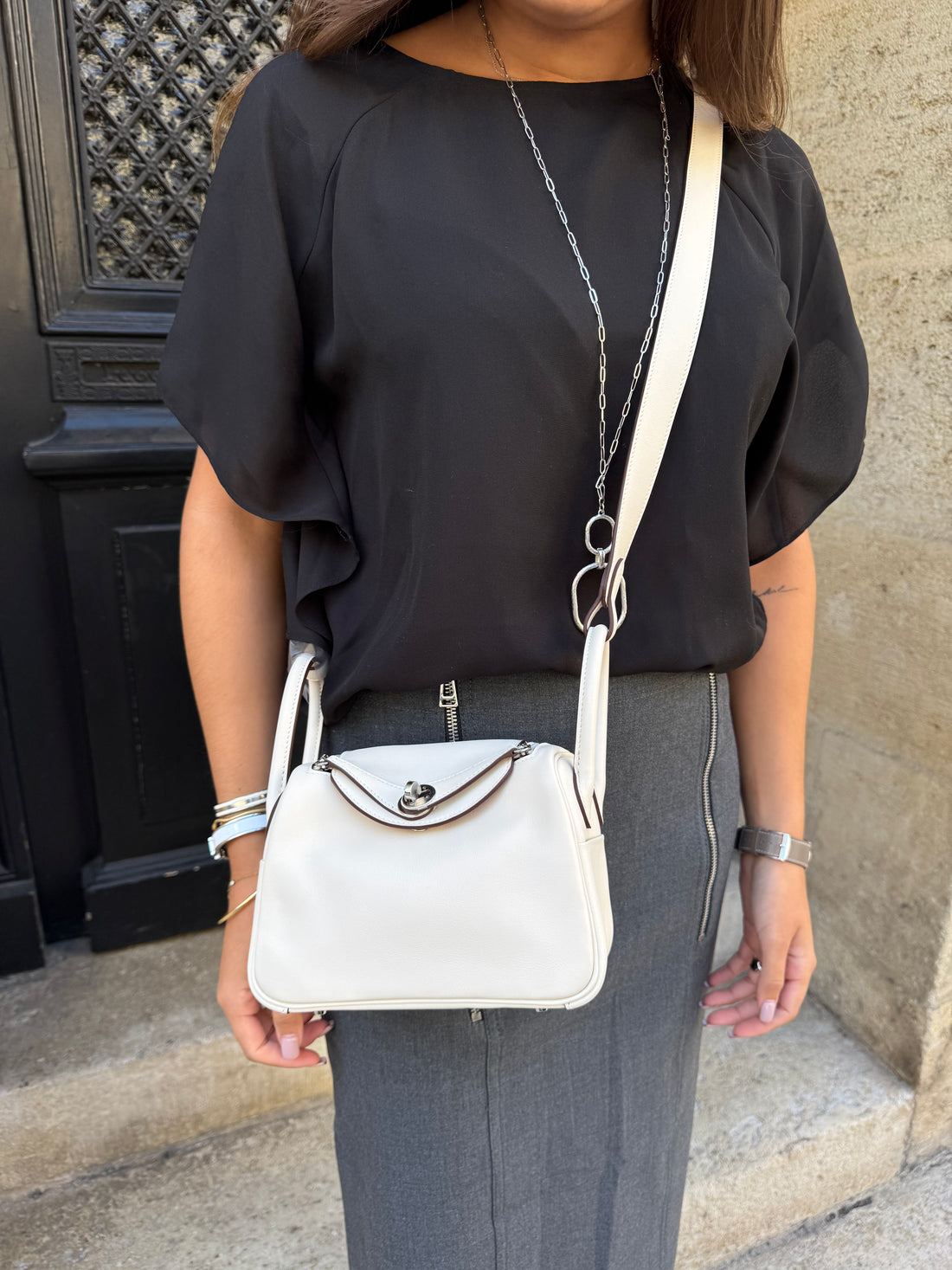 Hermès - Sac mini Lindy cuir swift craie intérieur gold