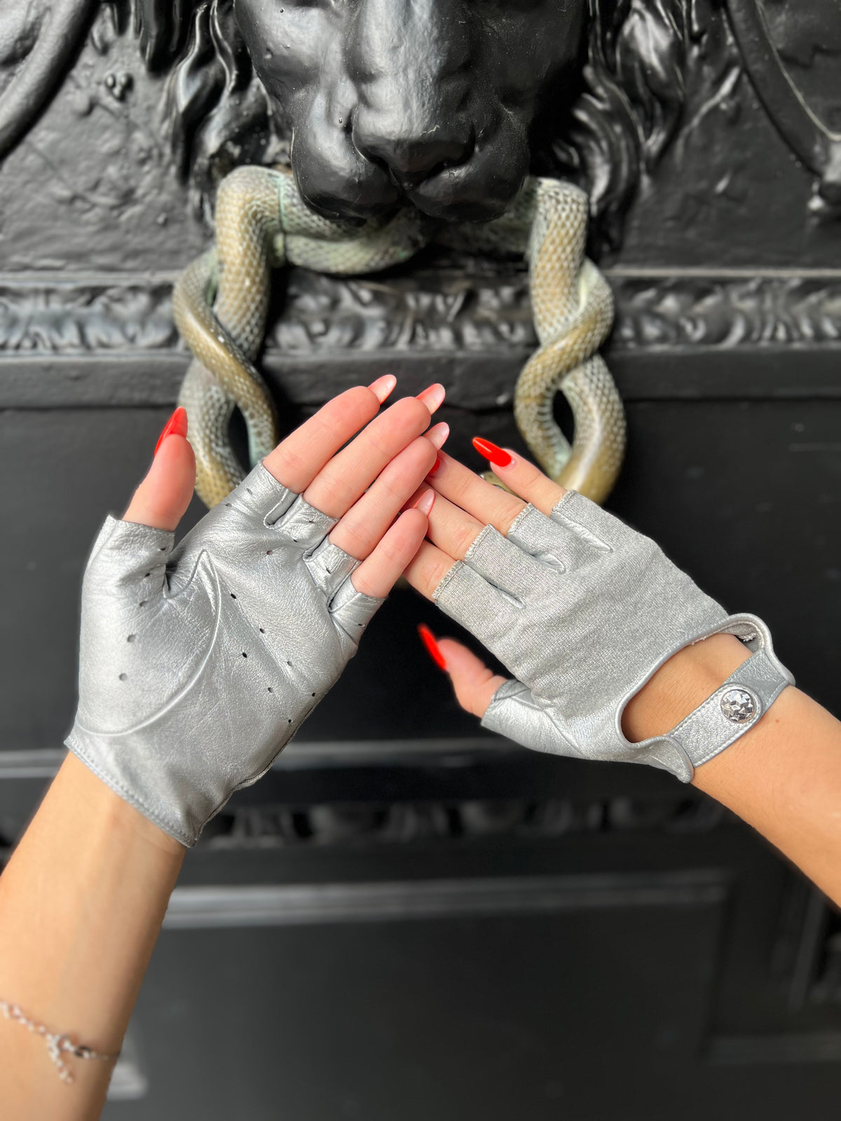 Chanel - Mitene argentate in pelle d’agnello 7,5