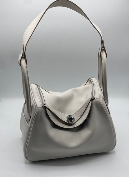 Hermès - Sac Lindy 26 Swift gris pale