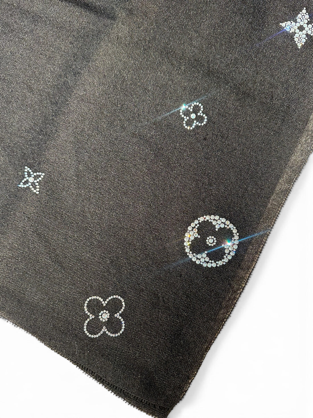 Louis Vuitton - Foulard noir avec strass