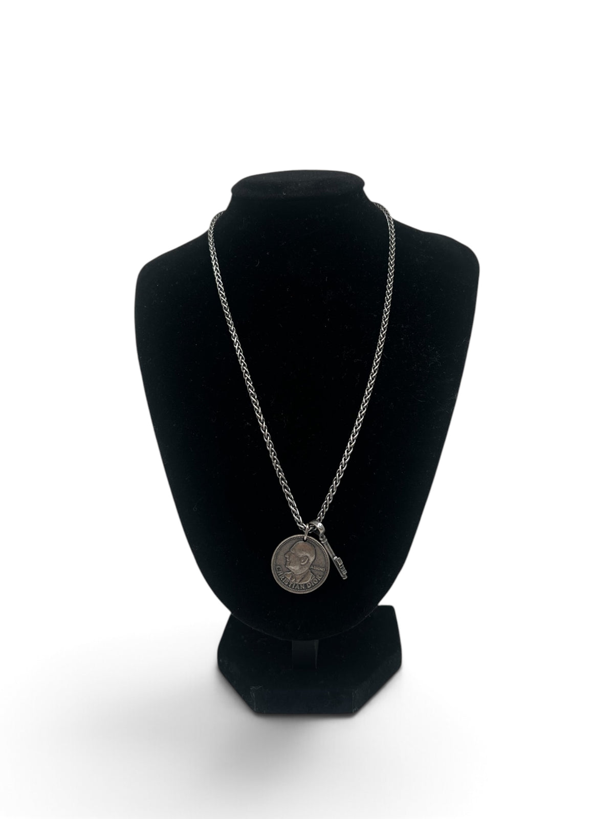 Christian Dior - Collier pendentif pièce CD et clé