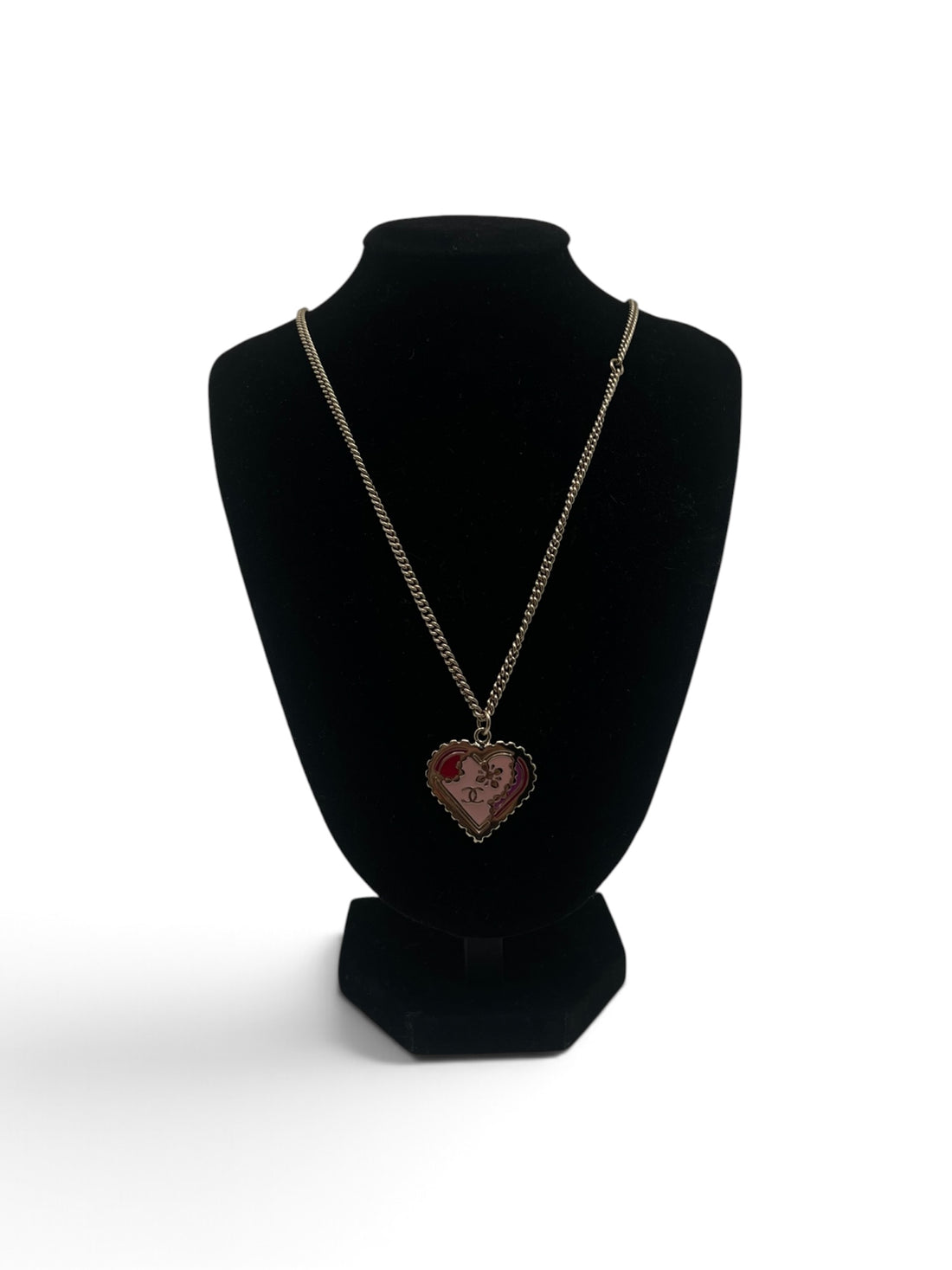 Chanel - Collier pendentif à coeur CC