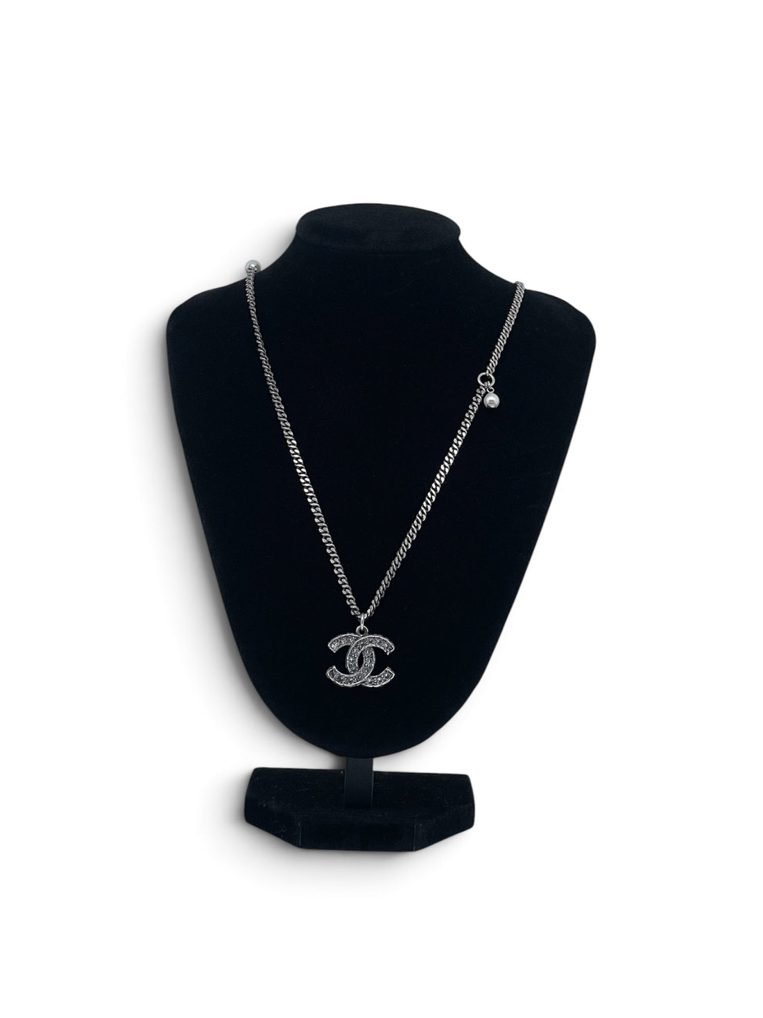 Chanel - Pendentif CC à strass argenté