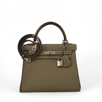 Hermès – Sac Kelly 25 Étoupe Togo Retourné PHW