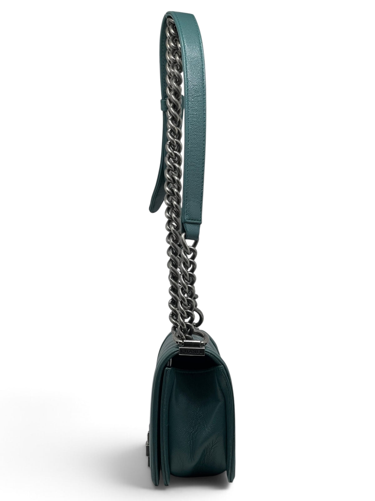 Chanel - Sac Boy en cuir caviar vert