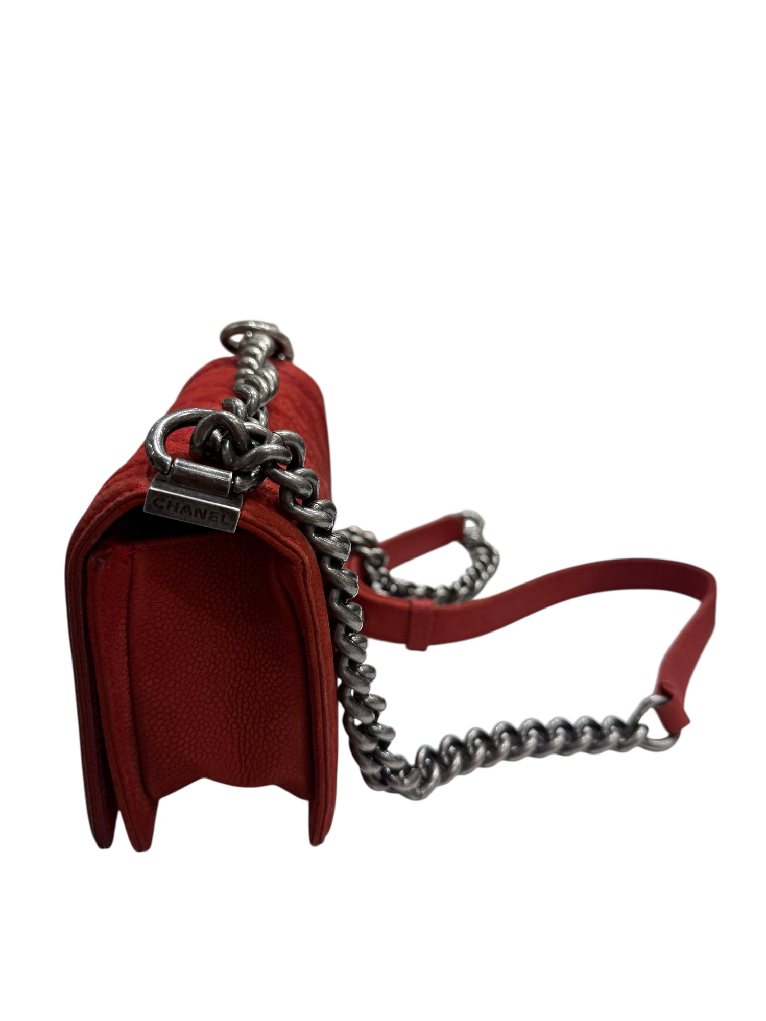 Chanel – Sac Boy Small En Veau Suédé Rouge | Les Folies d’Eugénie