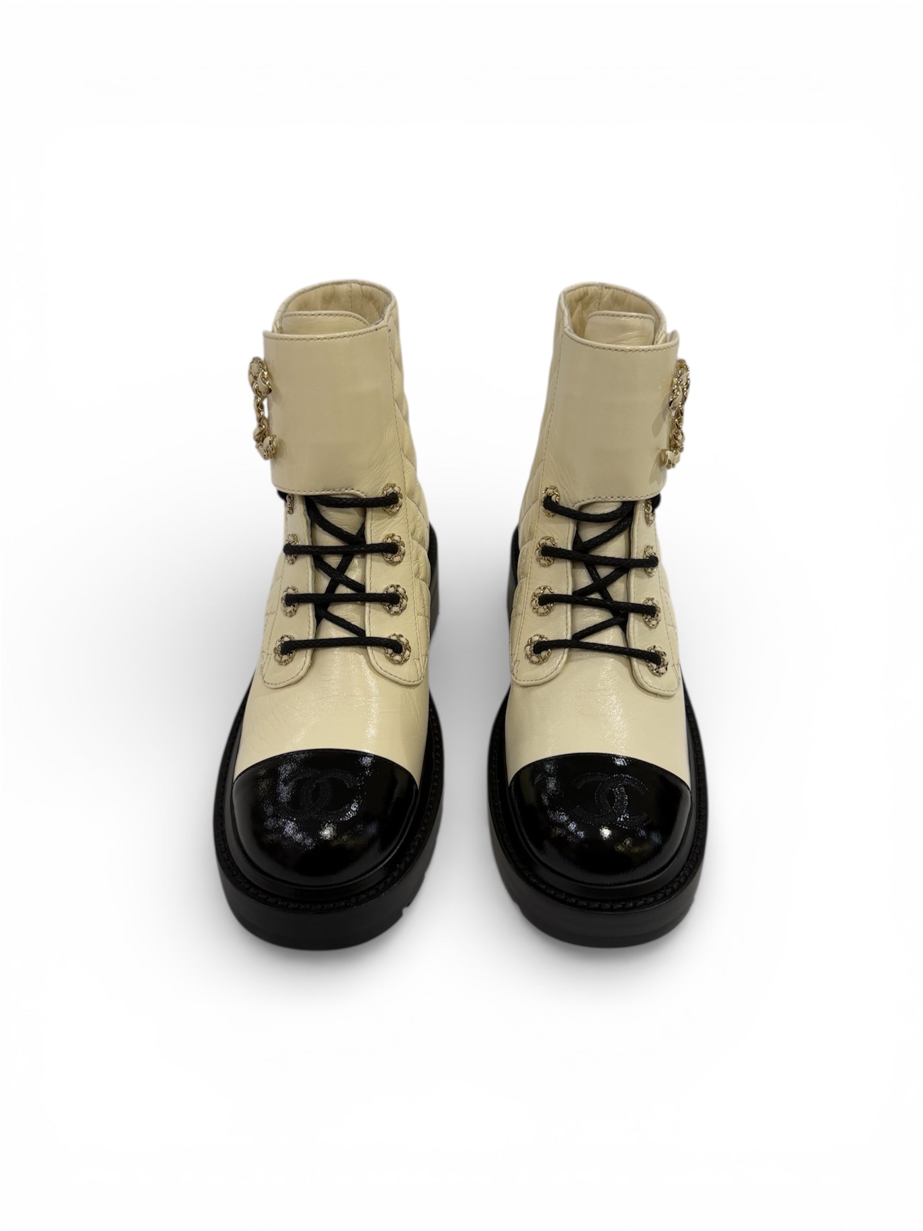 Chanel - Bottines matelassées et CC entrelacés cuir t.36