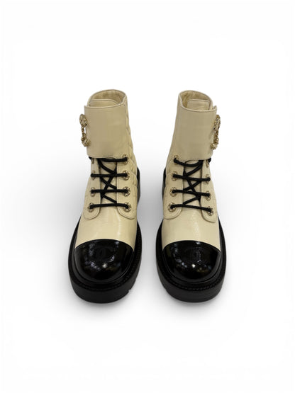 Chanel - Bottines matelassées et CC entrelacés cuir t.36