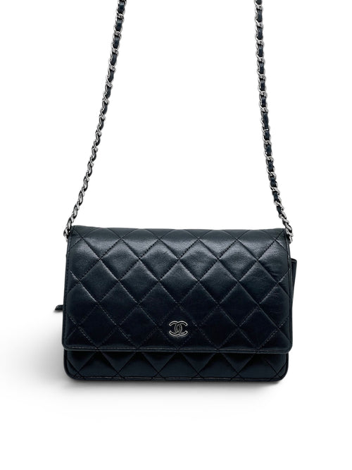 Chanel - Sac Wallet on cuir en cuir noir finition argenté