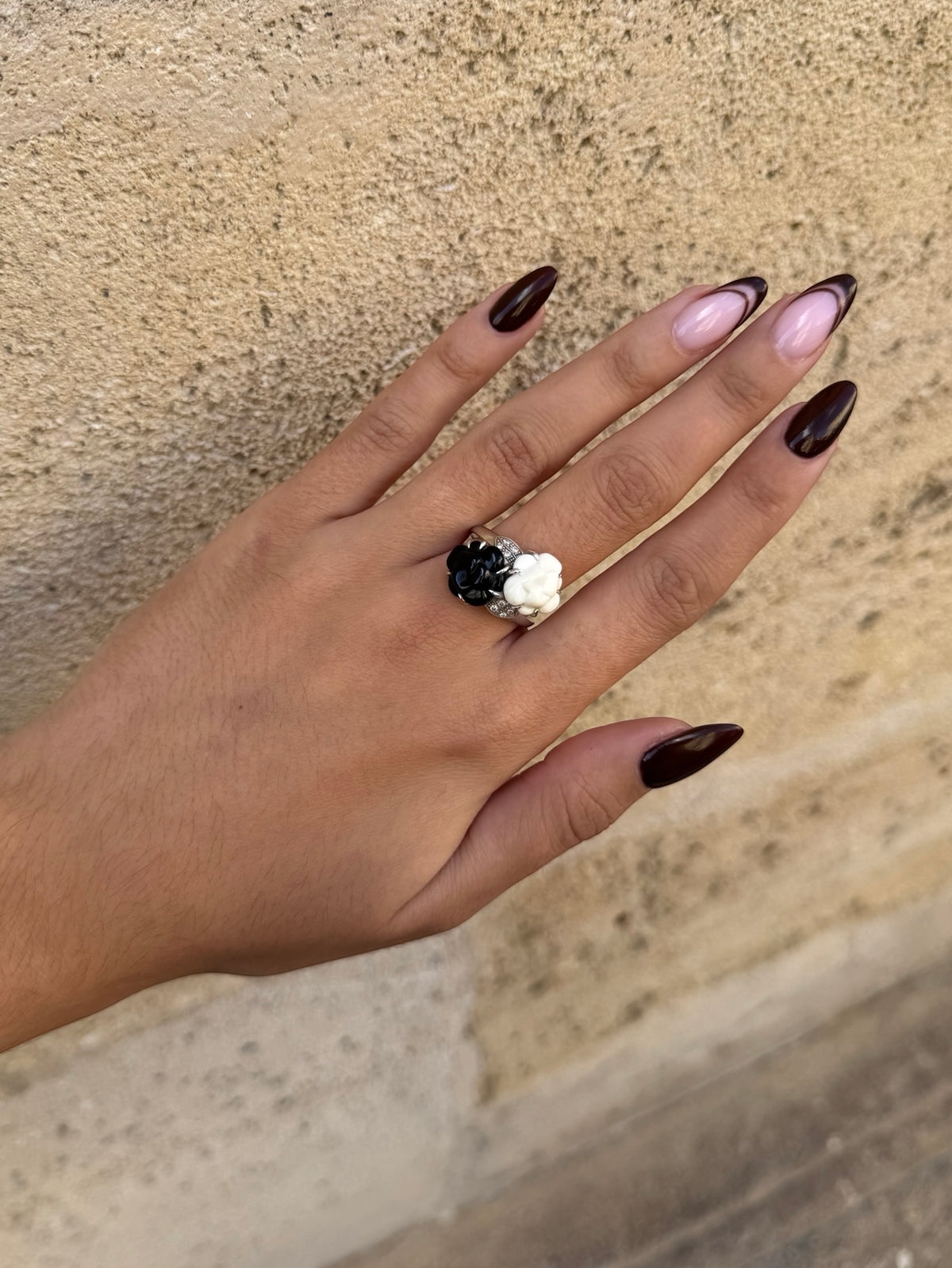 Chanel - Anello Camelia in oro bianco