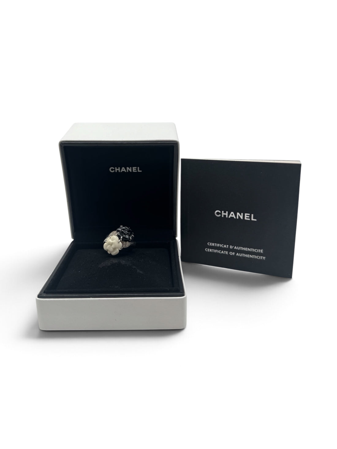 Chanel - Bague Camélia Or blanc