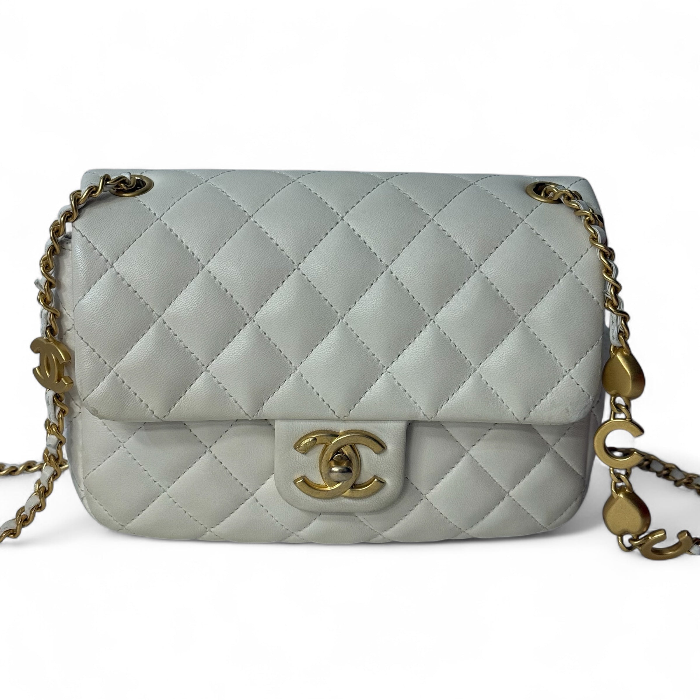 Chanel - Weißer Umhängetasche mit Klappe